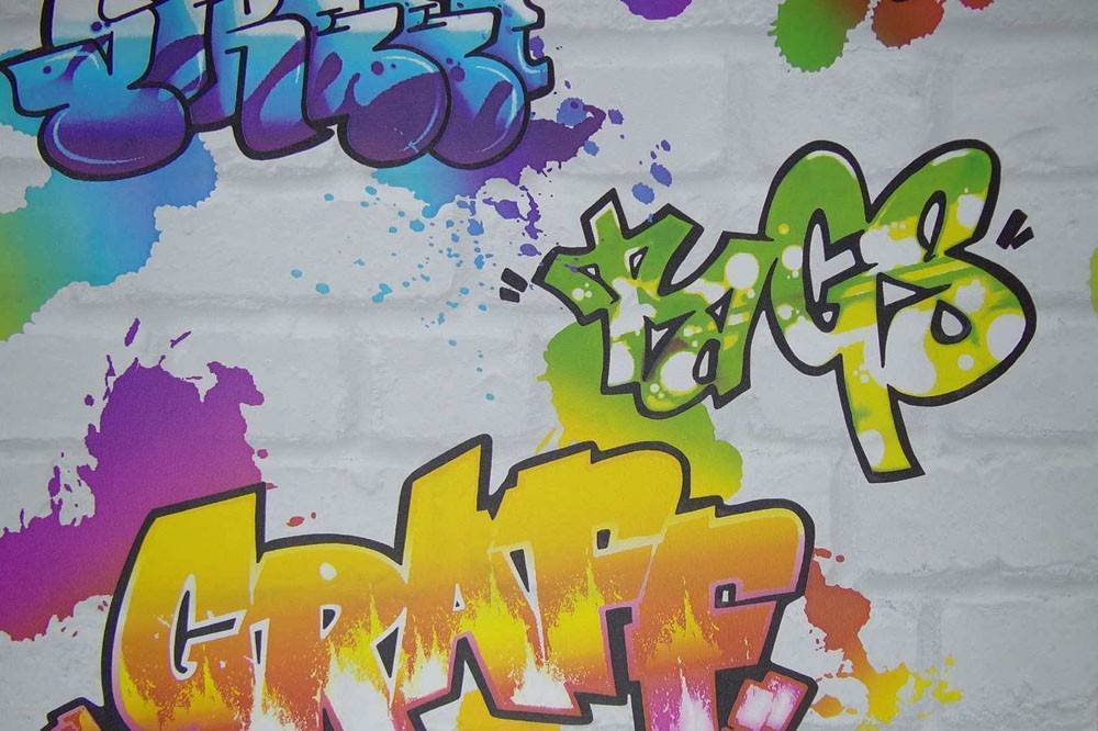 ΤΑΠΕΤΣΑΡΙΑ PETRANIS ΝΟ 547 ΜΕ ΠΟΛΥΧΡΩΜΑ GRAFFITI ΣΕ ΑΝΟΙΧΤΟ ΓΚΡΙ ΦΟΝΤΟ 0.53X10.05CM