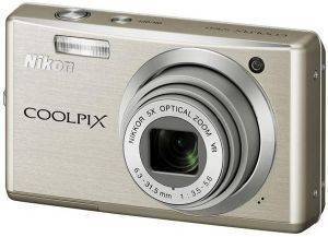 NIKON COOLPIX S560 SILVER +  