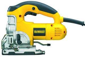 TH  DEWALT DW331K 700W