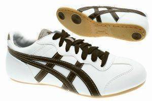  ASICS WHIZZER LO  -   EUR:46