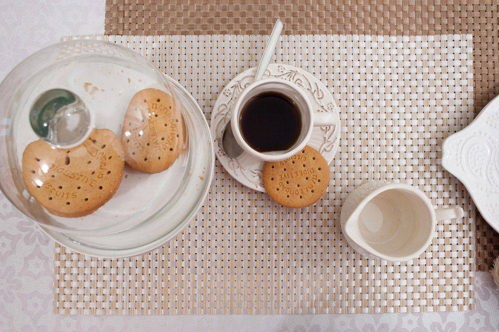 ΣΟΥΠΛΑ TEORAN PLACEMATS 05 ΠΛΑΣΤΙΚΟ 4ΤΜΧ ΛΕΥΚΟ ΜΠΕΖ 30Χ45CM