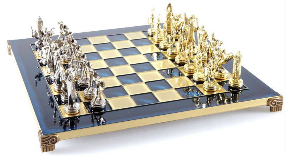 ΣΚΑΚΙ ΜΕΤΑΛΛΙΚΟ MANOPOULOS "ΕΛΛΗΝΙΚΗ ΜΥΘΟΛΟΓΙΑ" ΜΕΣΑΙΟ ΜΠΛΕ ΧΡΥΣΟ/ΑΣΗΜΙ 36X36CM