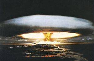 POSTER HYDROGEN BOMB 61 X 91.5 CM