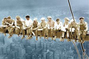 POSTER MEN ON GIRDER POP ART 61 X 91.5 CM POSTER MEN ON GIRDER POP ART 61 X 91.5 CM