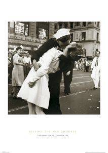 POSTER KISSING 61 X 91.5 CM