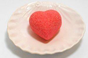 ATTIRANCE, STRAWBERRY HEART BATH BUBBLE BALLS 80GR ATTIRANCE, STRAWBERRY HEART BATH BUBBLE BALLS 80GR