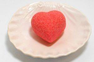 ATTIRANCE, STRAWBERRY HEART BATH BUBBLE BALLS 80GR