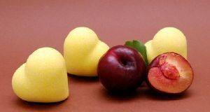 ATTIRANCE, PLUM HEART BATH BUBBLE BALLS 80GR ATTIRANCE, PLUM HEART BATH BUBBLE BALLS 80GR
