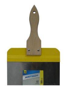 AMTECH PRO ΣΠΑΤΟΥΛΑΔΟΡΟΣ ΜΕ ΞΥΛΙΝΗ ΛΑΒΗ 180MM AMTECH PRO ΣΠΑΤΟΥΛΑΔΟΡΟΣ ΜΕ ΞΥΛΙΝΗ ΛΑΒΗ 180MM