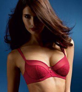 ������� TRIUMPH CONTOURING ESSENCE HIGHWAIST WH ������� (85C)