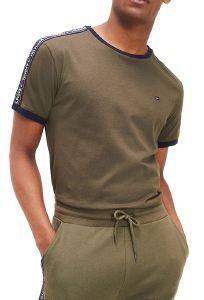 T-SHIRT TOMMY HILFIGER LOGO TAPE UM0UM00562/307 ΛΑΔΙ (S) T-SHIRT TOMMY HILFIGER LOGO TAPE UM0UM00562/307 ΛΑΔΙ (S)