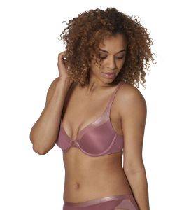  TRIUMPH BODY MAKE-UP SOFT TOUCH WHP  (85E)