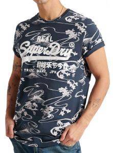 T-SHIRT SUPERDRY VL AOP M1010999A ΣΚΟΥΡΟ ΜΠΛΕ (XL) T-SHIRT SUPERDRY VL AOP M1010999A ΣΚΟΥΡΟ ΜΠΛΕ (XL)