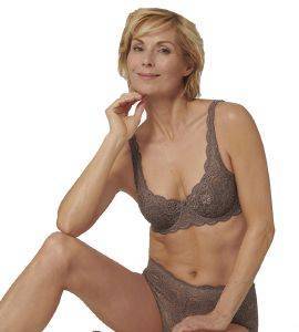  TRIUMPH AMOURETTE 300 WHP X   (90D)