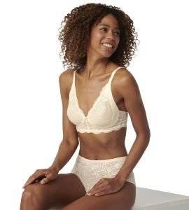  TRIUMPH AMOURETTE CHARM N03  (85C)