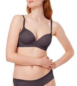 ������� TRIUMPH BODY MAKE-UP SOFT TOUCH WP EX ��� (85E)