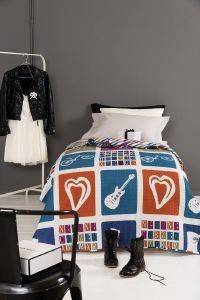   STAY IN BY  TWIST 084