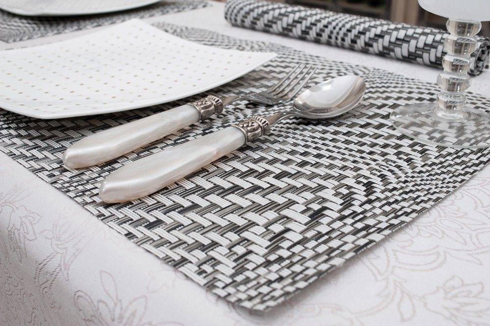 TEORAN ΣΟΥΠΛΑ TEORAN PLACEMATS 03 ΠΛΑΣΤΙΚΟ 4ΤΜΧ ΑΣΠΡΟΜΑΥΡΟ 30Χ45CM