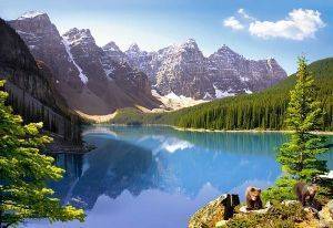 MORAINE LAKE BANFF NATIONAL PARK, CANADA - 1000 ΚΟΜΜΑΤΙΑ MORAINE LAKE BANFF NATIONAL PARK, CANADA - 1000 ΚΟΜΜΑΤΙΑ