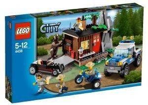 LEGO ROBBER\'S HIDEOUT