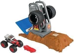 HW MONSTER TRUCKS SMASH RACE CHALLENGE PLAYSET [HNB88]