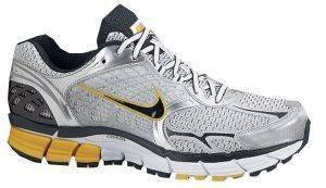 �������� NIKE ZOOM VOMERO 4 �����/������� (USA:9, EU:42.5)