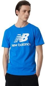  NEW BALANCE ESSENTIALS STACKED LOGO TEE 