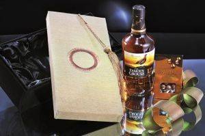 ���������� ����� + FAMOUS GROUSE 12 �.�. 700 ML + GODIVA ����������� 57 ��