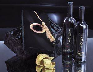 ΒΕΛΟΥΔΙΝΟ ΠΟΛΥΤΕΛΕΣ ΚΟΥΤΙ +1Φ ΡΟΥΒΑΛΗ ΙΑΝΟΣ SYRAH 0,75 LT +1Φ ΡΟΥΒΑΛΗ ΙΑΝΟΣ CAVA 0,75 LT ΒΕΛΟΥΔΙΝΟ ΠΟΛΥΤΕΛΕΣ ΚΟΥΤΙ +1Φ ΡΟΥΒΑΛΗ ΙΑΝΟΣ SYRAH 0,75 LT +1Φ ΡΟΥΒΑΛΗ ΙΑΝΟΣ CAVA 0,75 LT