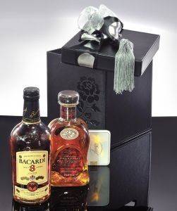 ��������� ����� +1� CARDHU 0,70 LT +1� BACARDI 8 ����. 0,70 LT +DAVIDOFF CLUB CIGARILLOS 10 ���