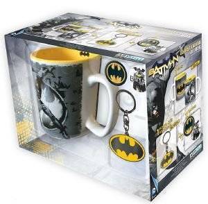 DC COMICS - GIFT BOX MUG + KEYCHAINS + BADGES BATMAN