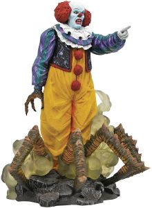 DIAMOND GALLERY - IT 1990 PENNYWISE PVC STATUE (FEB202403) DIAMOND GALLERY - IT 1990 PENNYWISE PVC STATUE (FEB202403)