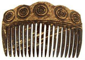 ΧΤΕΝΑΚΙ ΓΙΑ ΤΑ ΜΑΛΛΙΑ ΞΥΛΙΝΟ (ΣΚΟΥΡΟ ΚΑΦΕ) ΧΤΕΝΑΚΙ ΓΙΑ ΤΑ ΜΑΛΛΙΑ ΞΥΛΙΝΟ (ΣΚΟΥΡΟ ΚΑΦΕ)